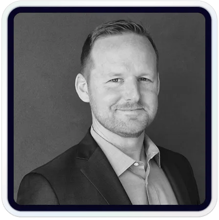 Headshot of Chris Larkins